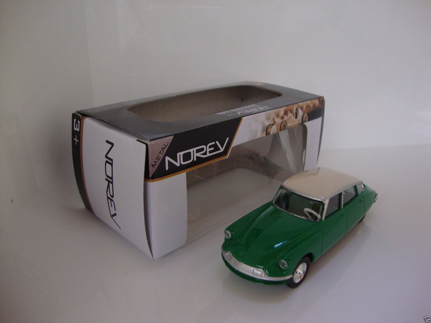 Norev Retro 319201 CITROEN DS VERTE 3 inches suberb detail