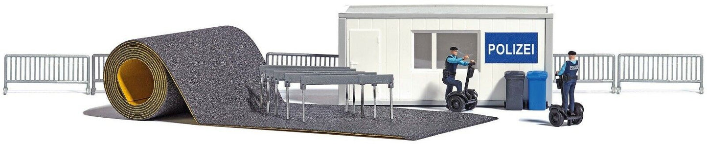 Busch 7868 H0 Action Set: Police station with Segways 1:87 suberb detail