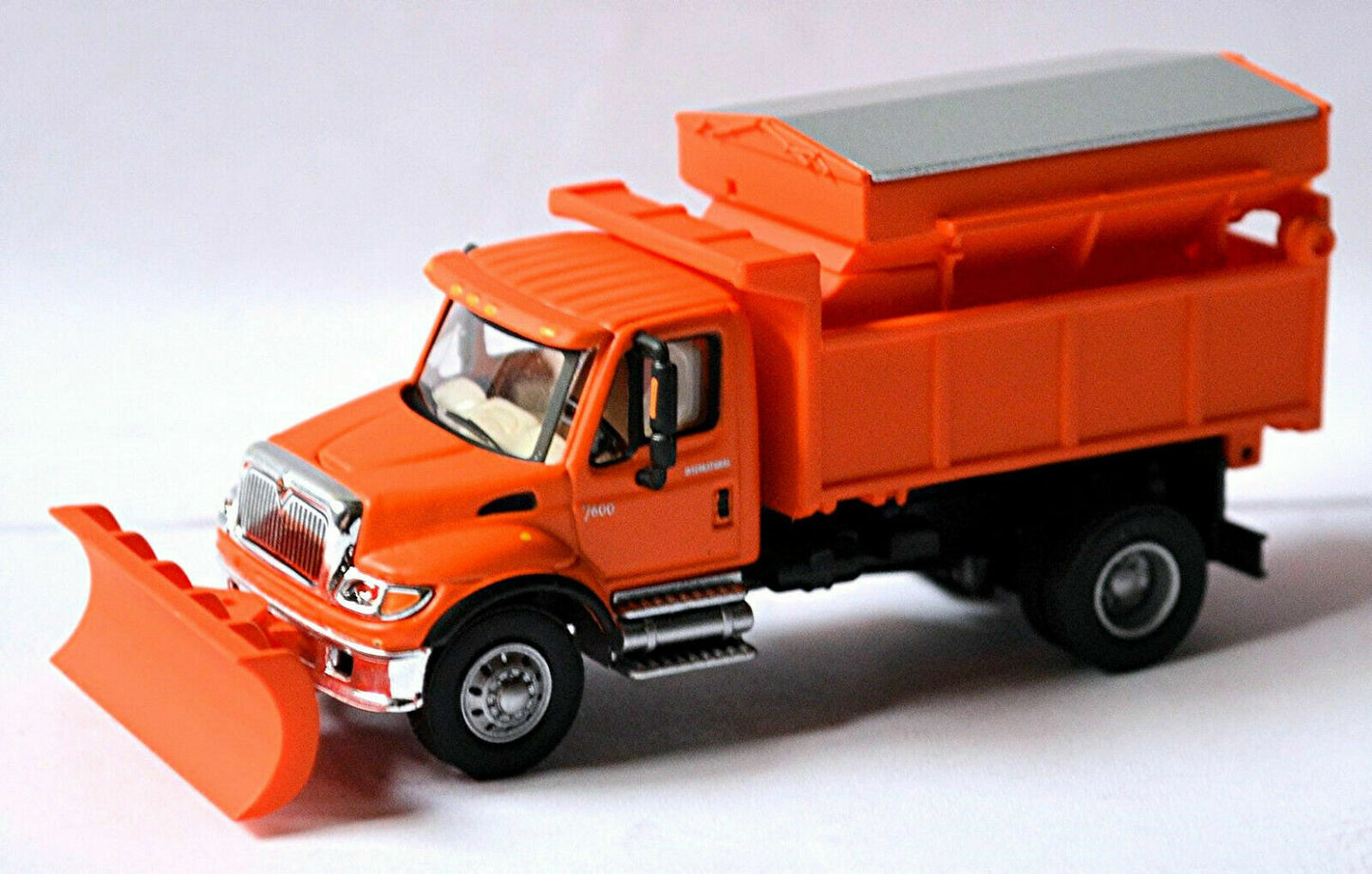 Schuco 21821 CLEAN SNOW URBAN l 1/87