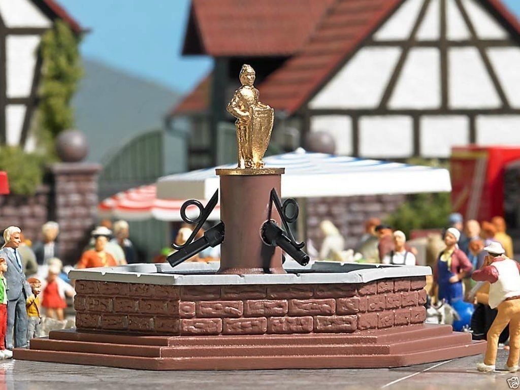 HO Busch PRE-BUILT Street MARKET FOUNTAIN with Statue Mini Scene 7728