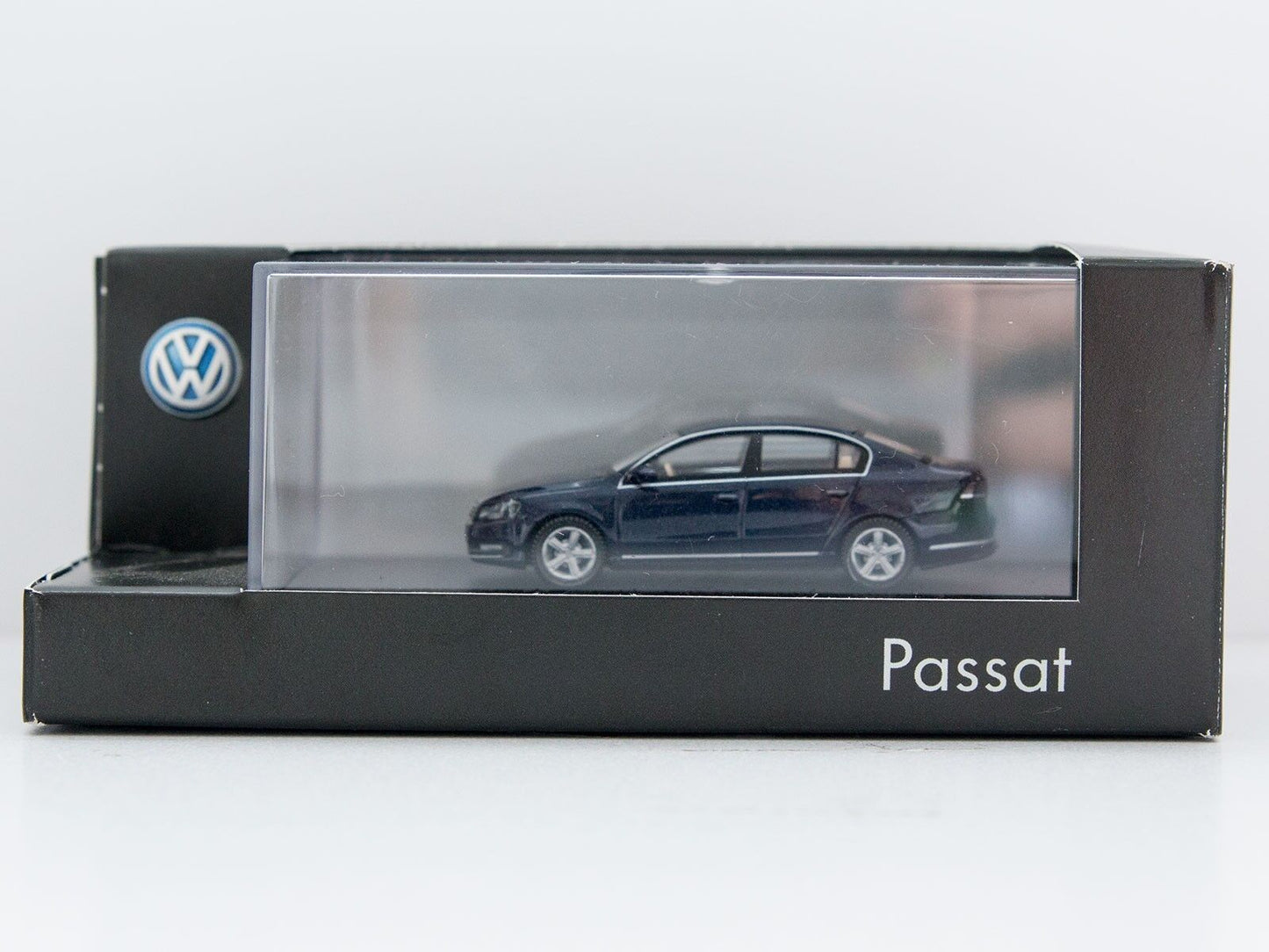 WIKING H0 VW PASSAT LIMOUSINE BLUEMETALIC 1:87.