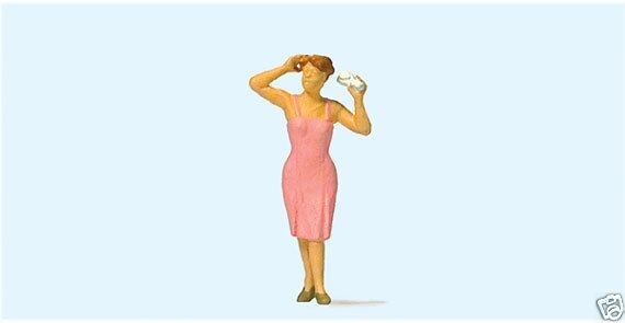 Preiser 28120 Styling her hair (More Physiques) HO 1:87 amazing detail