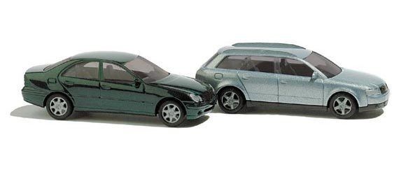 Busch 8346 Audi Avant A4 / Mercedes C-Class spur N (grey and green)