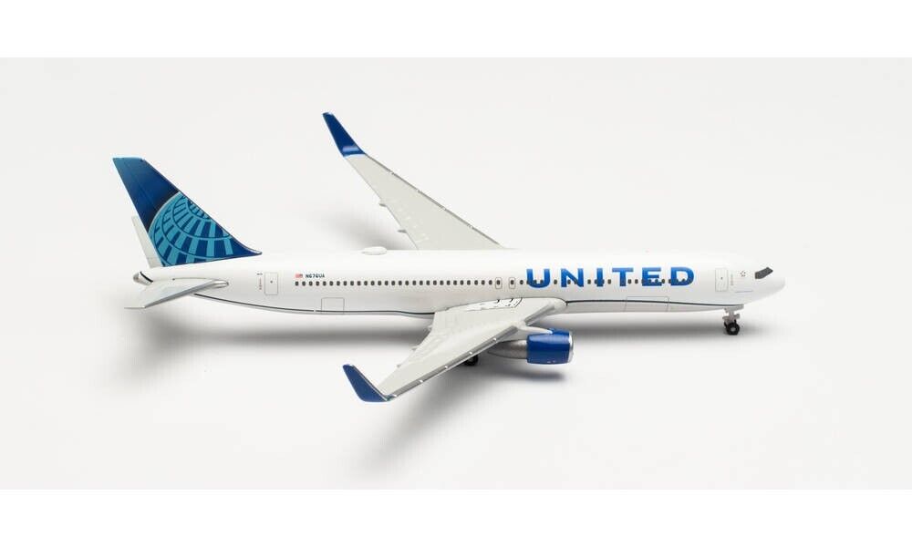HERPA 536127 UNITED AIRLINES BOEING 767-300 – N676UA 1:500