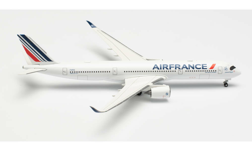 HERPA 533478-001   AIR FRANCE BOEING 787-9 DREAMLINER – F-HRBH 1:500