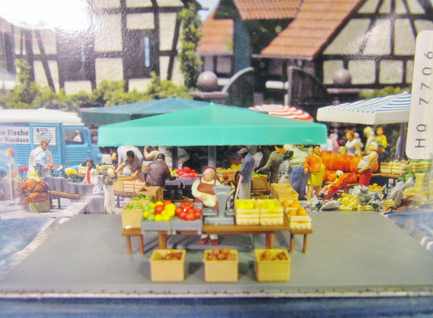 HO Busch PRE-BUILT FARMERS MARKET STAND MINI-SCENE with Accessories # 7706