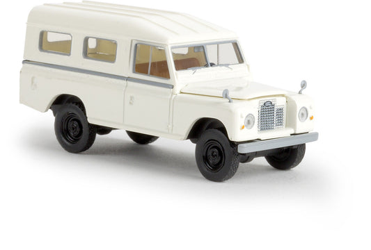 Brekina 13775  Land Rover 109 geschlossen, weiß von Starmada 1:87