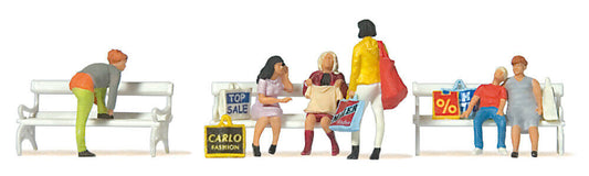 Preiser 10738 Shopping people on park bench 1:87