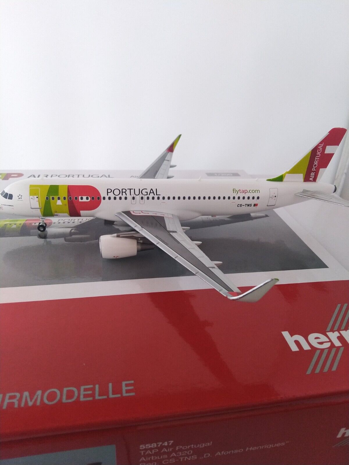 Herpa 558747  TAP Portugal Airbus A320 - CS-TNS "D. Afonso Henriques" 1:200