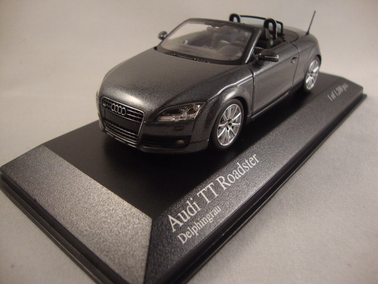 Minichamps 400015030 AUDI TT ROADSTER – 2006 – GREY METALLIC L.E. 1200 pcs 1:43