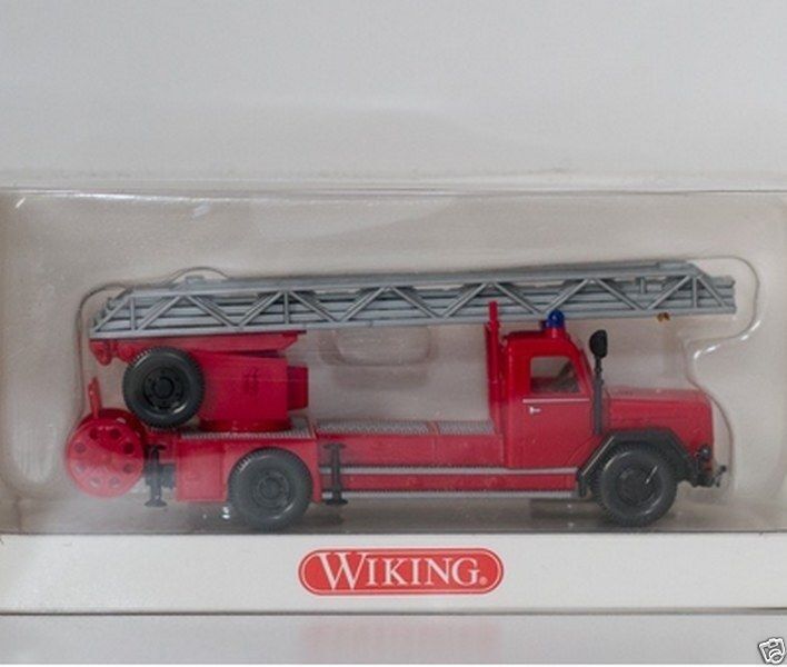 Wiking H0 8623739 Fire department turntable ladder.