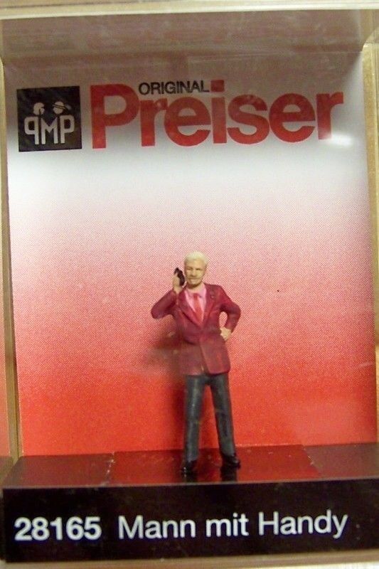 NEW 2012 RELEASE ! HO Preiser 28165 Standing Man with Cell Phone Figure