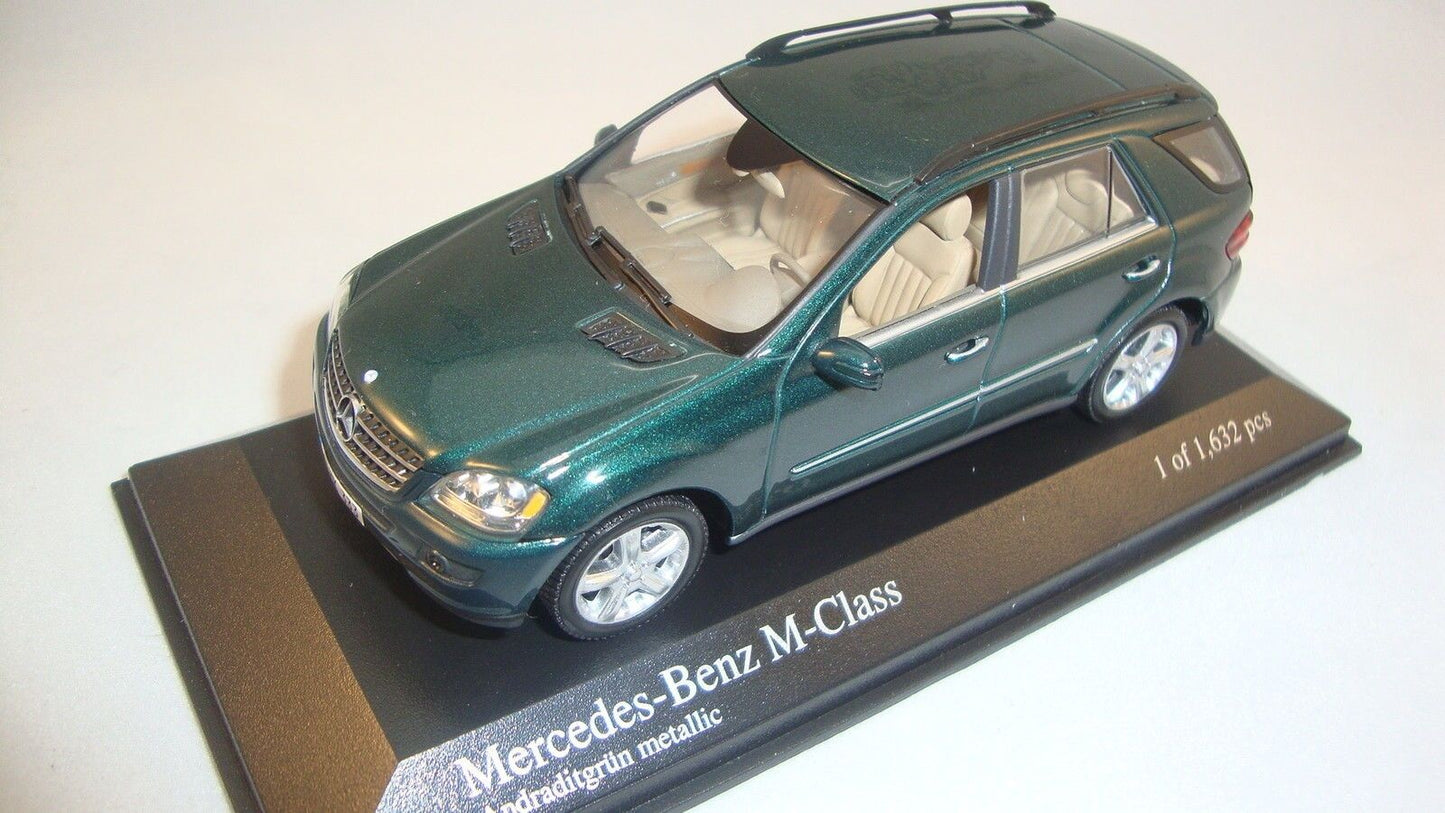 Minichamps 400034500 Mercedes Class M 2005 1:43 suberb detail