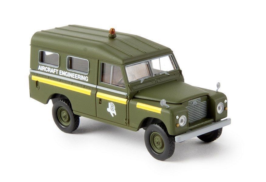 Brekina 13765 Land Rover 109 gescholossen "RAF aircraft engineering" 1:87