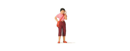 Preiser 28166 Woman with mobile phone 1:87